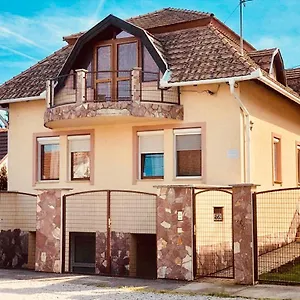 Aranylo Apartmanhaz Hajdúszoboszló